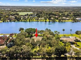 8922 Estate Dr, West Palm Beach, FL 33411