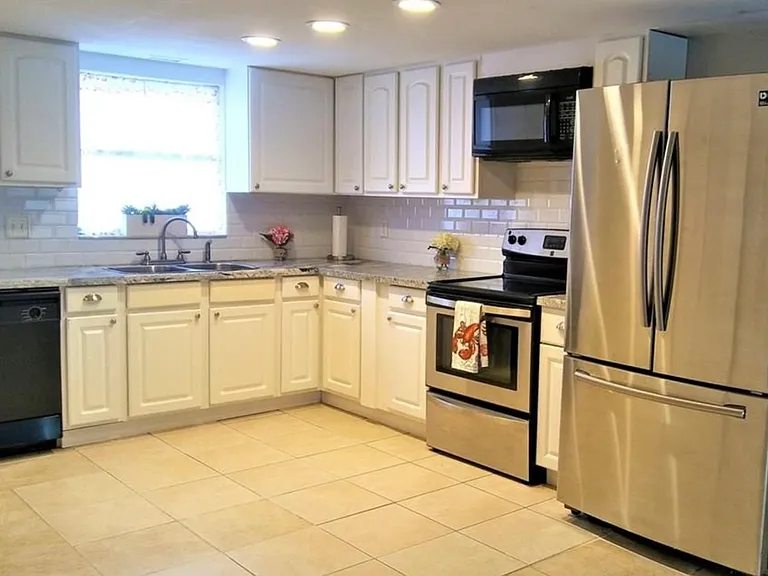 101 Lake Ave NE #204 — Photo 2