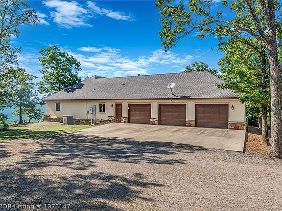 3rd image of 16207 Moore Ln