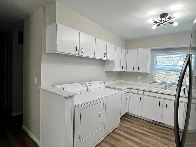 214 E Arrowhead St — Photo 13