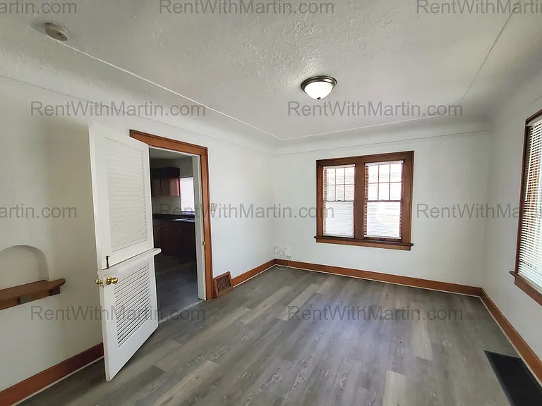 137 Hope Ave — Photo 4
