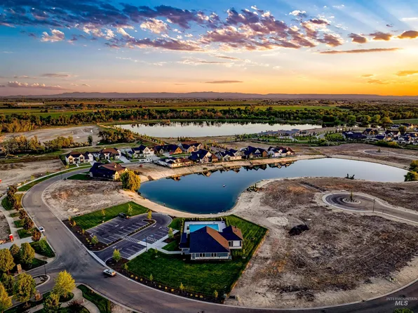 6371 Salmon Falls Ln, Star, ID 83669