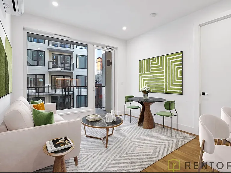 228 Berry St #7R — Photo 3