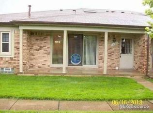 49105 Hickory Ct, Shelby Township, MI 48315