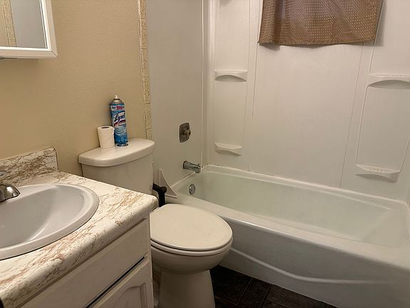 4th image of 941 E 23rd St APT 3