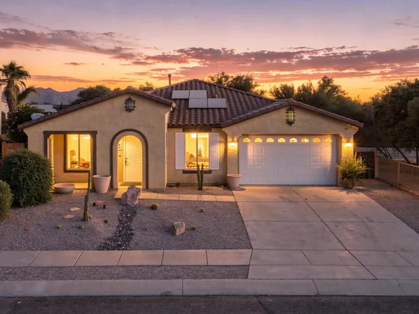 4895 E Silverpuffs Way, Tucson, AZ 85756