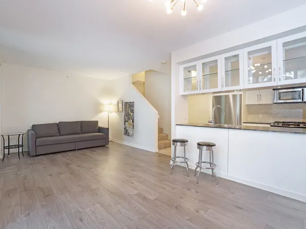 6351 Buswell St #7, Richmond, BC V6Y 0A4