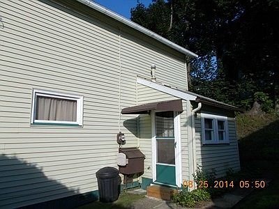 2nd image of 109 Warren St
