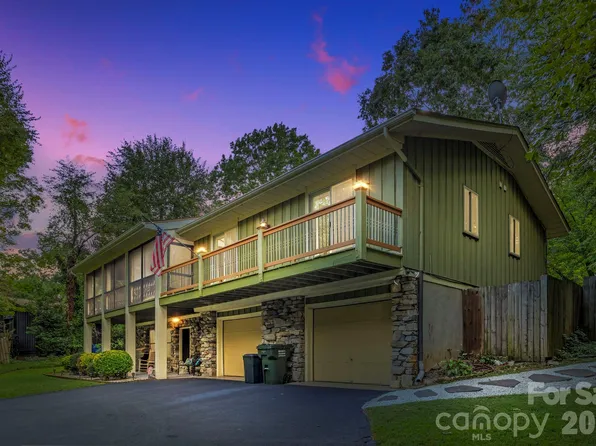 3017 Chestnut Tree Rd, Hendersonville, NC 28792