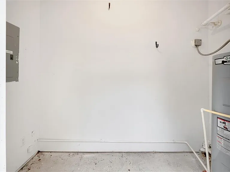 940 Tree Creek Blvd — Photo 32