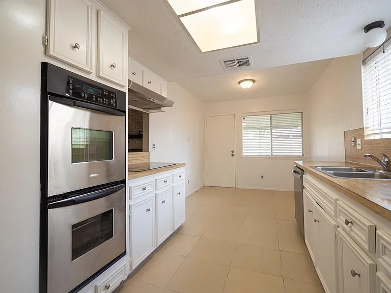 7310 Westbranch Dr — Photo 32