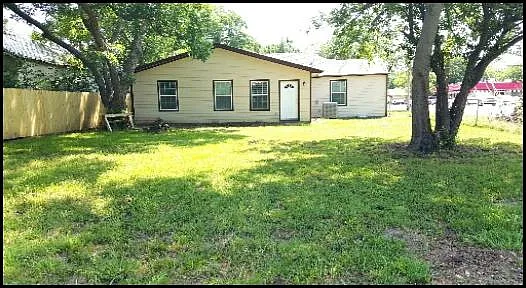 4 bed, 1600 sqft, $1,800 — Photo 2