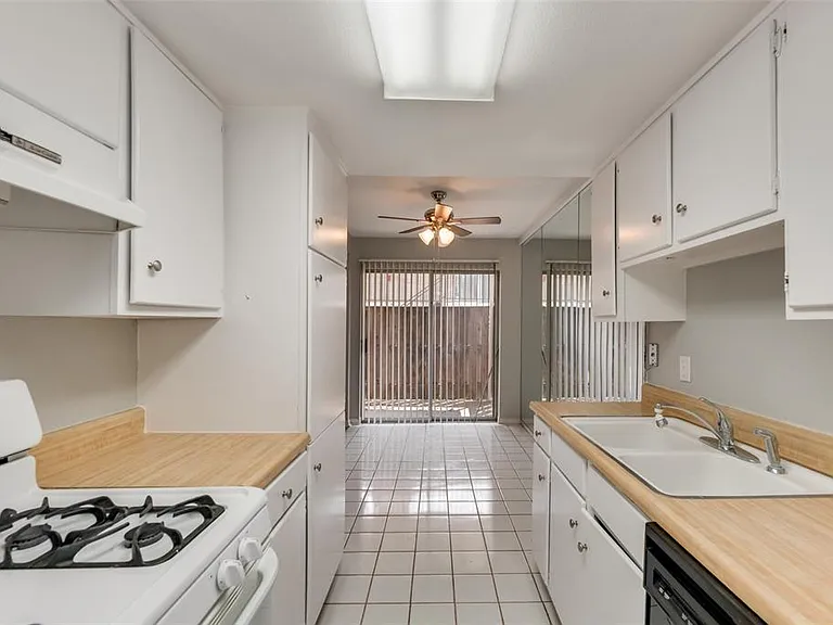 15914 Stillwood St #1079 — Photo 2