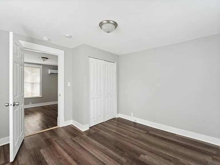 2120 E Gwinnett St — Photo 8