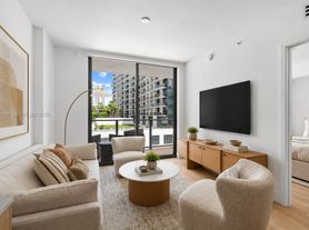 90 NE 32nd St