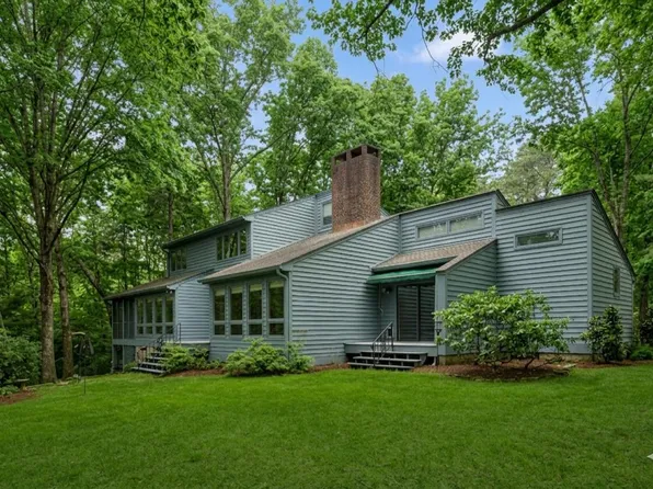 2429 Boston Branch Cir, Signal Mountain, TN 37377
