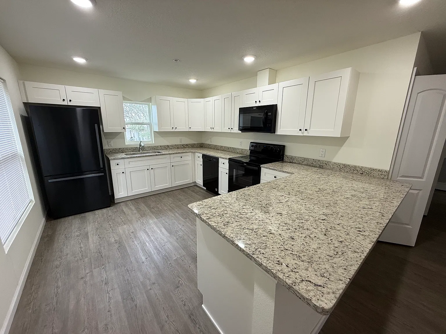2 bed, 1010 sqft, $1,495 — Photo 2