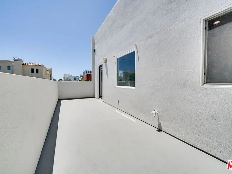1411 Cloverfield Blvd #B — Photo 16