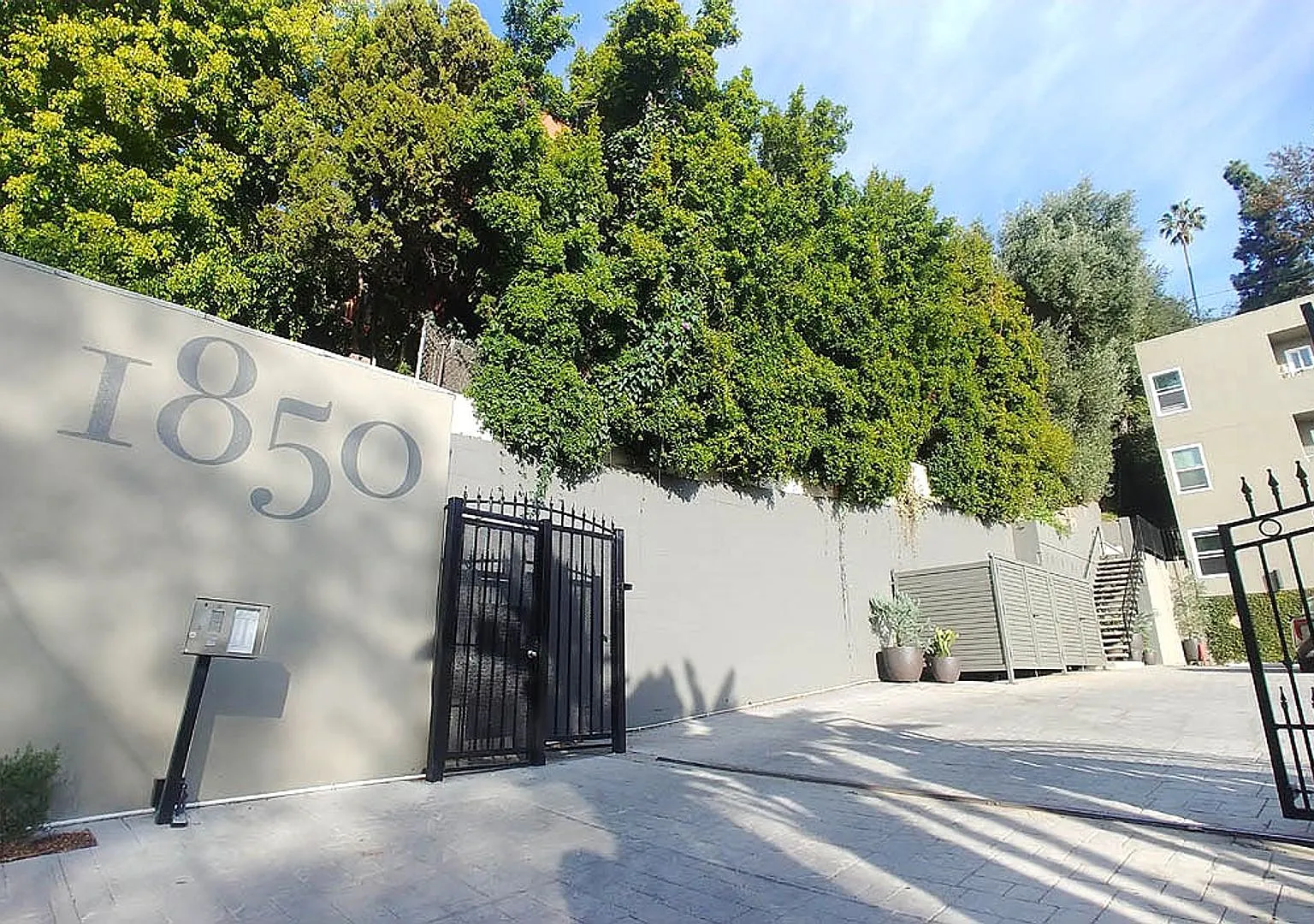Carmel Heights Apts — Photo 3