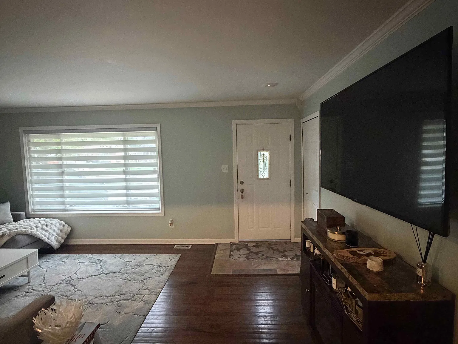 3 bed, 2100 sqft, $2,600 — Photo 2