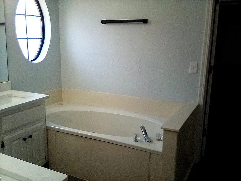 8229 N McKee Blvd — Photo 16
