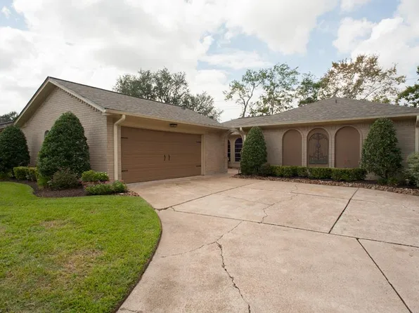 2708 Shady Creek Dr, Pearland, TX 77581