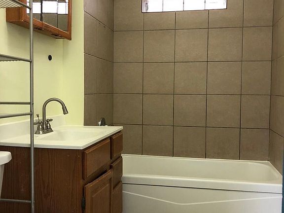 5th image of 3818 Hemlock St Floor 1