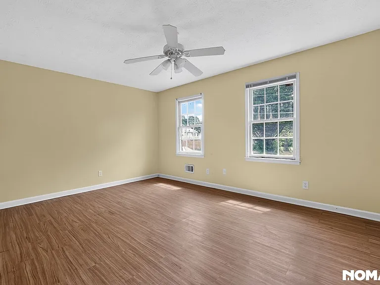 1028 Jeanette Ln — Photo 6