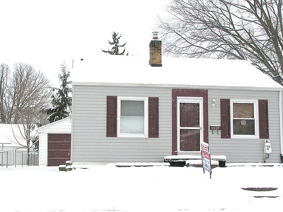 2nd image of 1127 Woodbine Ave
