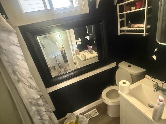 5th image of 4148 Carlyle Ave #1