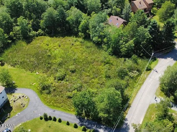 294 Ash Dr, Long Pond, PA 18334