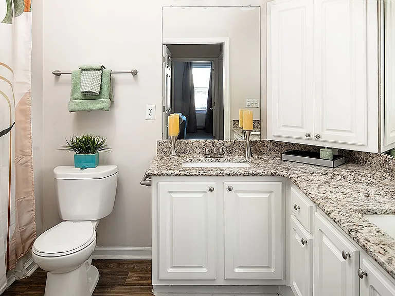 Manchester Place Apartments — Photo 13