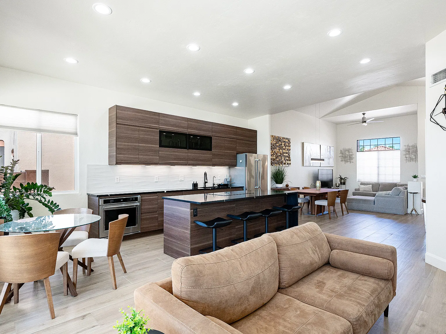 3 bed, 1729 sqft, $2,950 — Photo 3