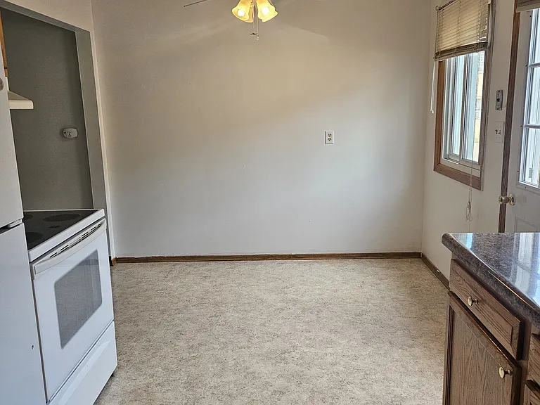 741 3rd Ave E #741 — Photo 4