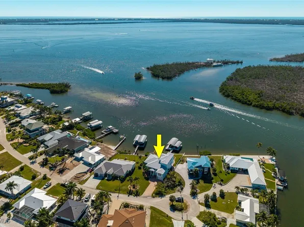 3807 San Carlos Dr, Saint James City, FL 33956