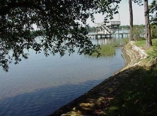 2814 Edgewater Dr, Niceville, FL 32578