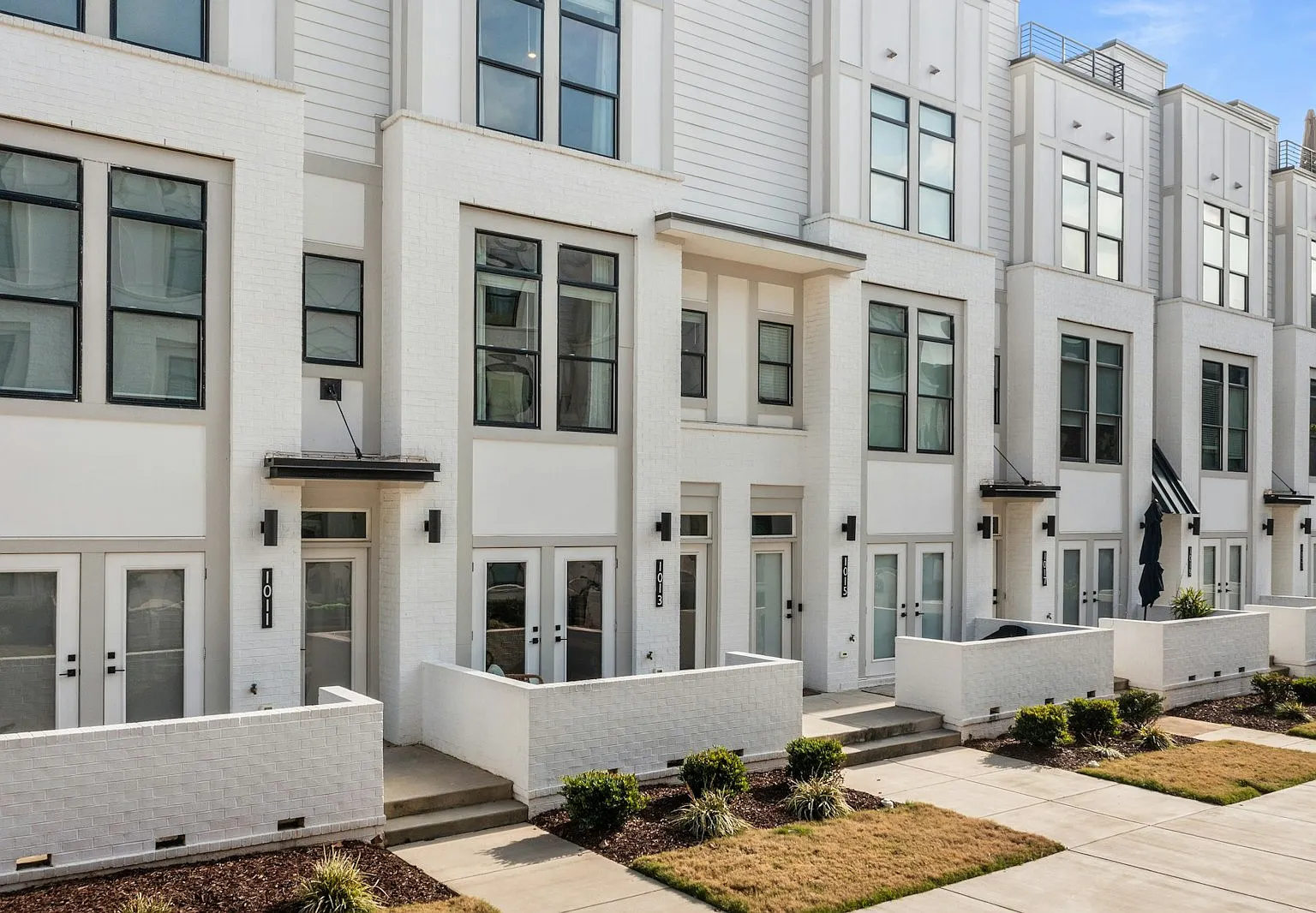 1013 Wesley Terrace Avenue — Photo 1