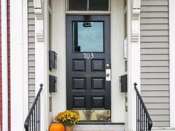 703 E 4th St #3, South Boston, MA 02127