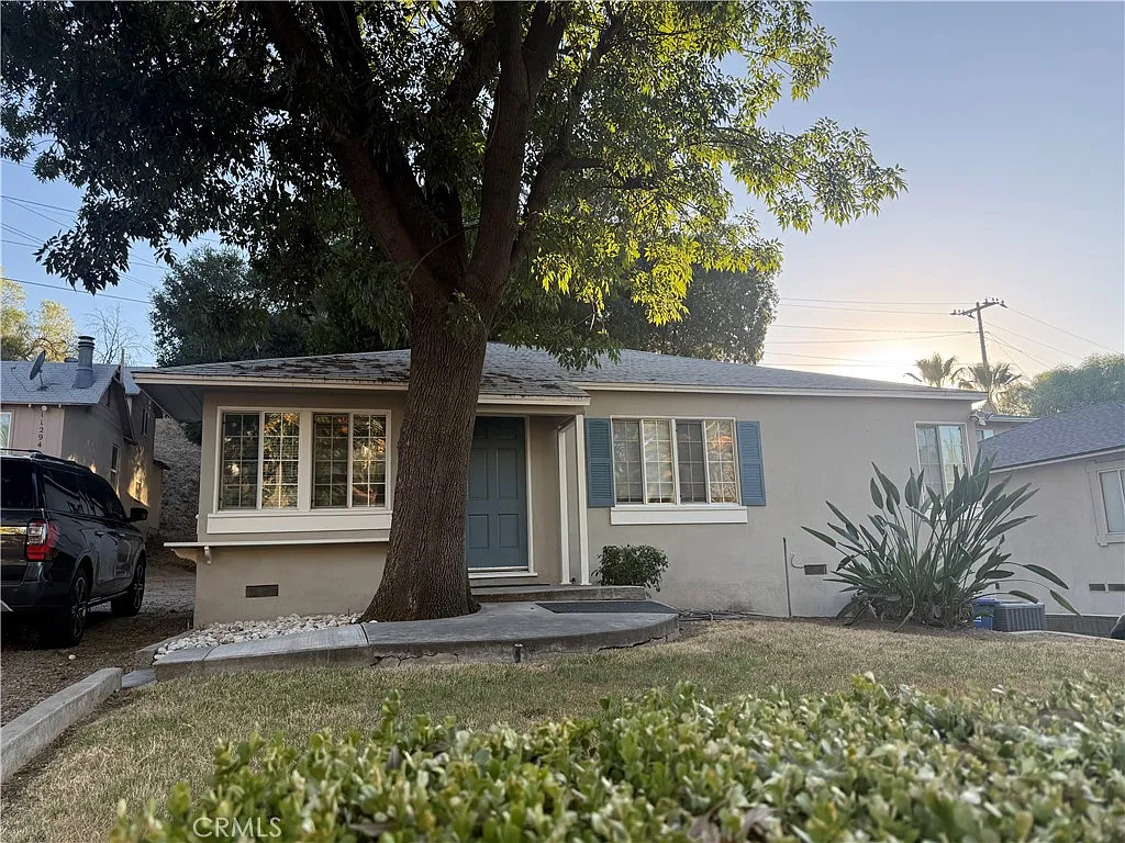 3 bed, 1100 sqft, $2,500 — Photo 2