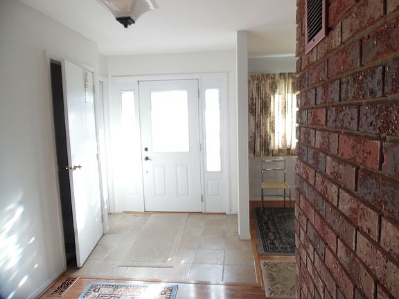 5th image of 355 Summit St