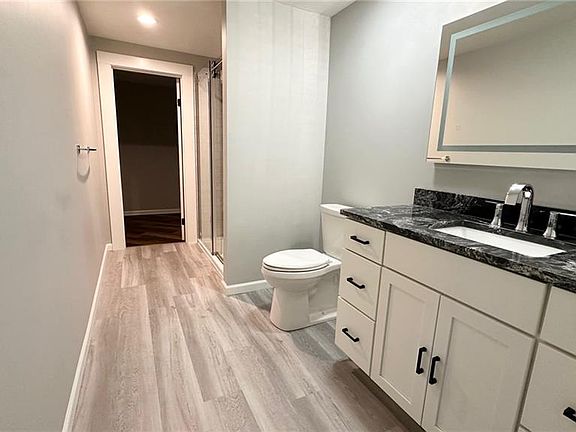 4th image of 2337 W 11th St APT 6