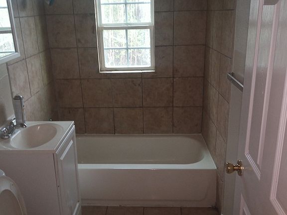 4th image of 575 Pecan Dr