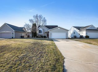10342 Lynwood Ln, Zeeland, MI 49464