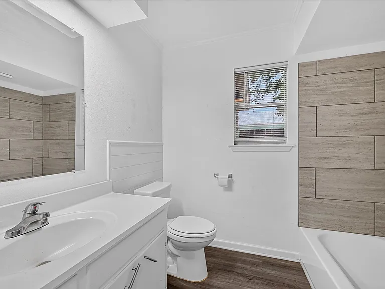 208 D St — Photo 18