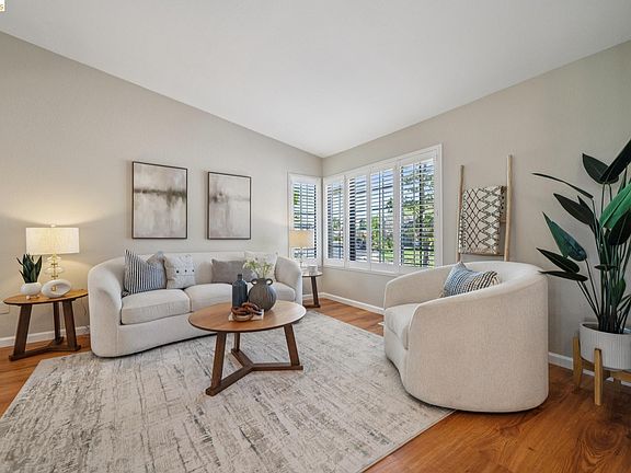 5th image of 211 Meadowlark Way