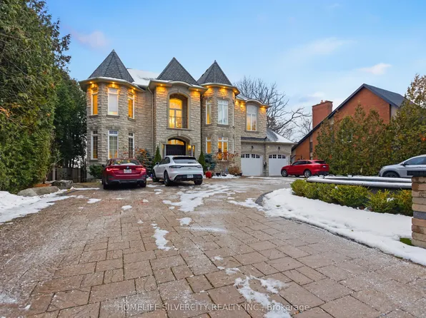 492 Rougemount Dr, Pickering, ON L1W 2B9