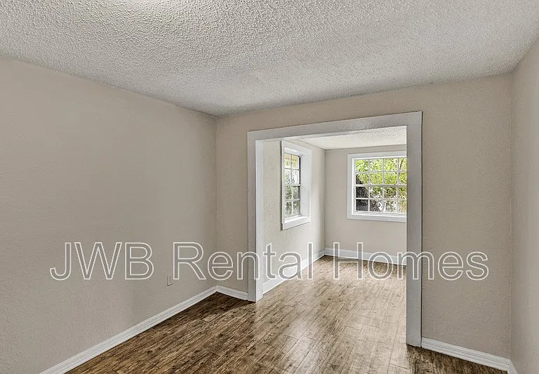485 W 58th St — Photo 6