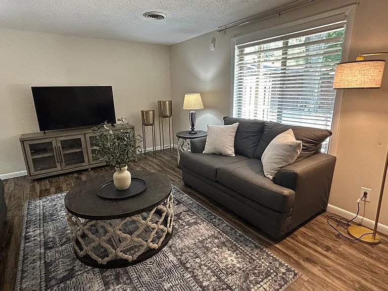917 Davis Blvd #6 — Photo 5