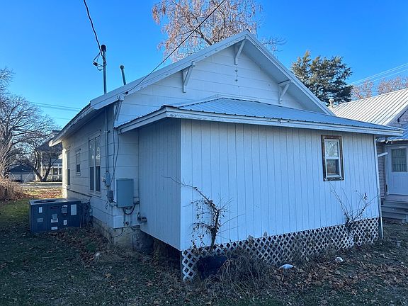 206 S Central Ave, Chanute, KS 66720 | Zillow