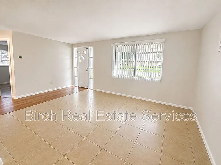 2552 Chancery Dr — Photo 2